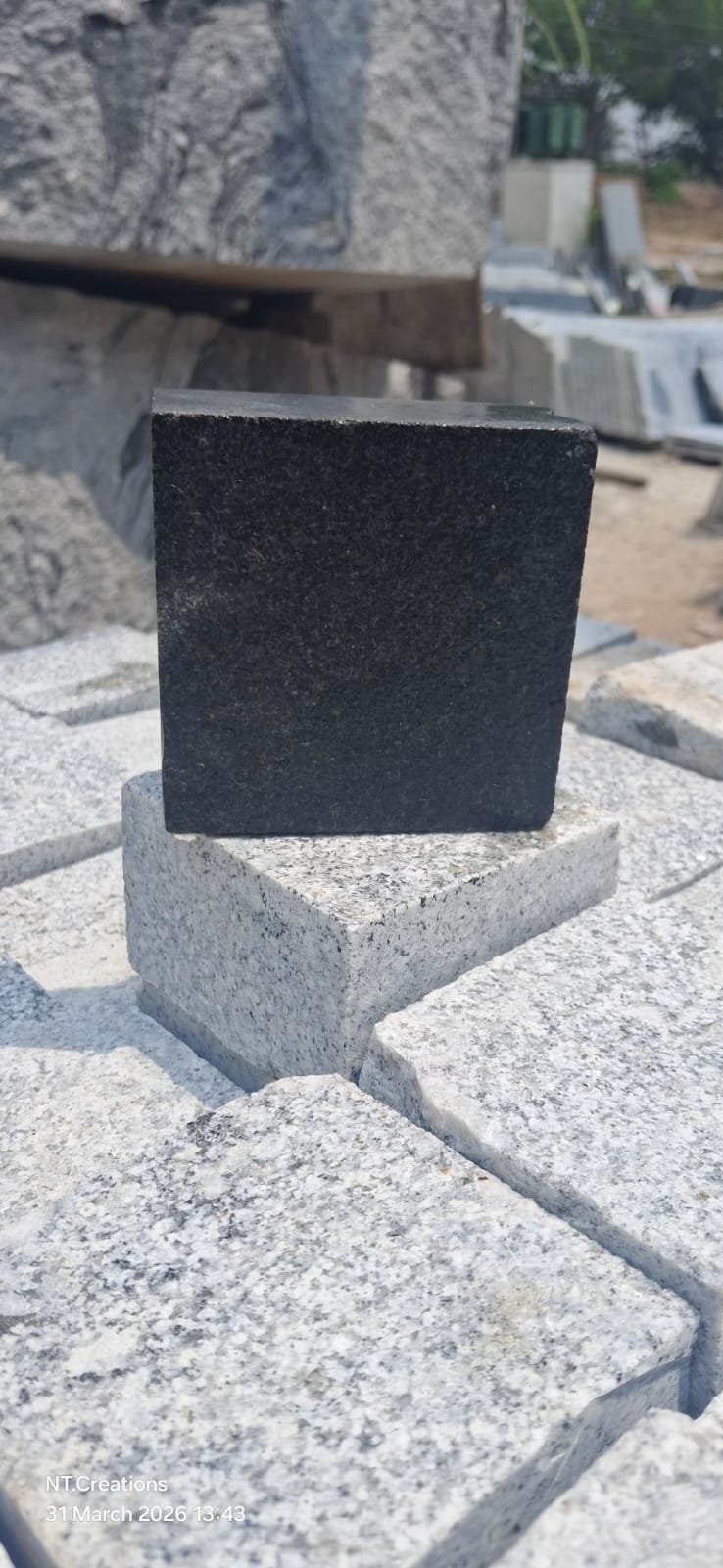 Premium Box Cut Natural Black Flammed Cobble Stones