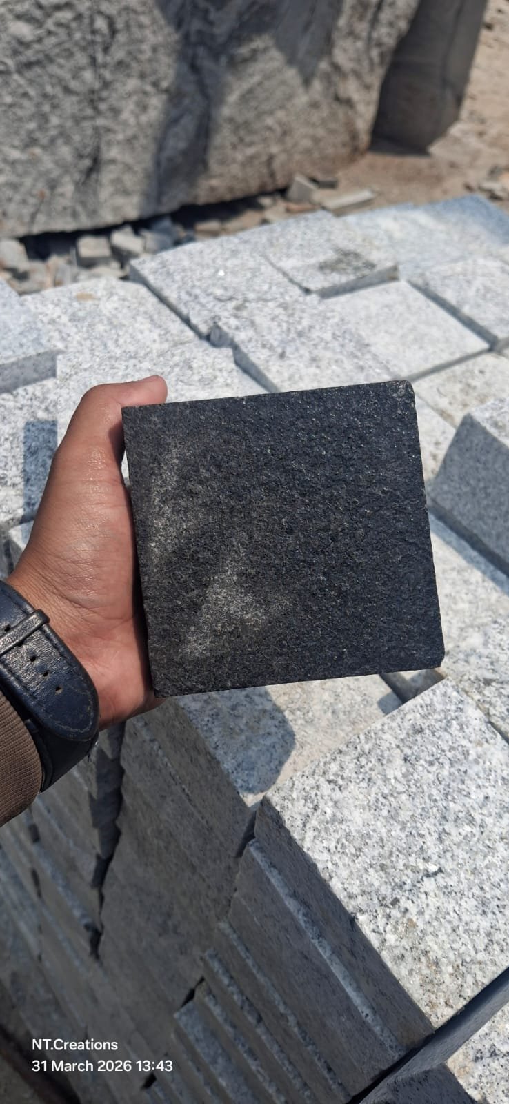 Premium Box Cut Natural Black Flammed Cobble Stones