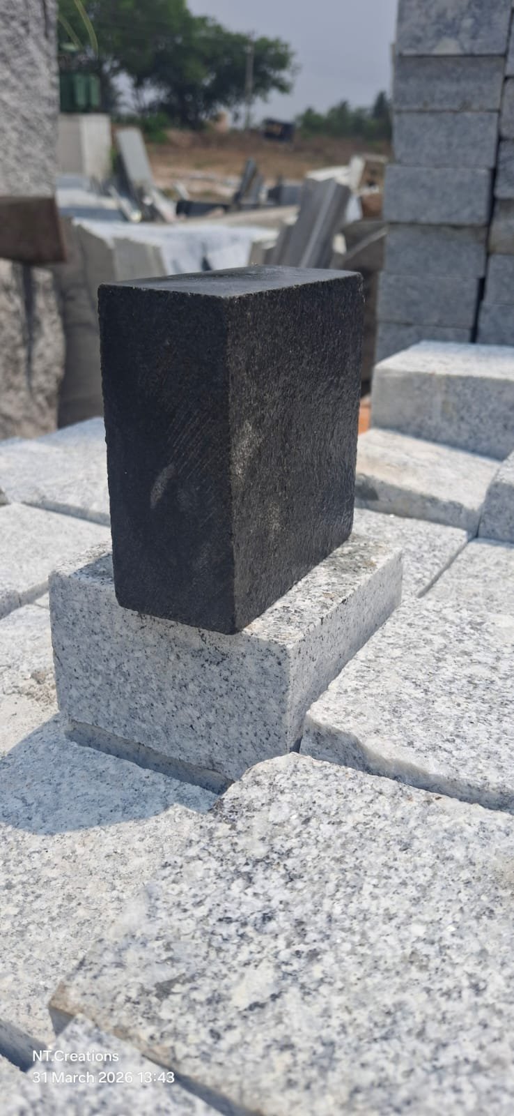Premium Box Cut Natural Black Flammed Cobble Stones