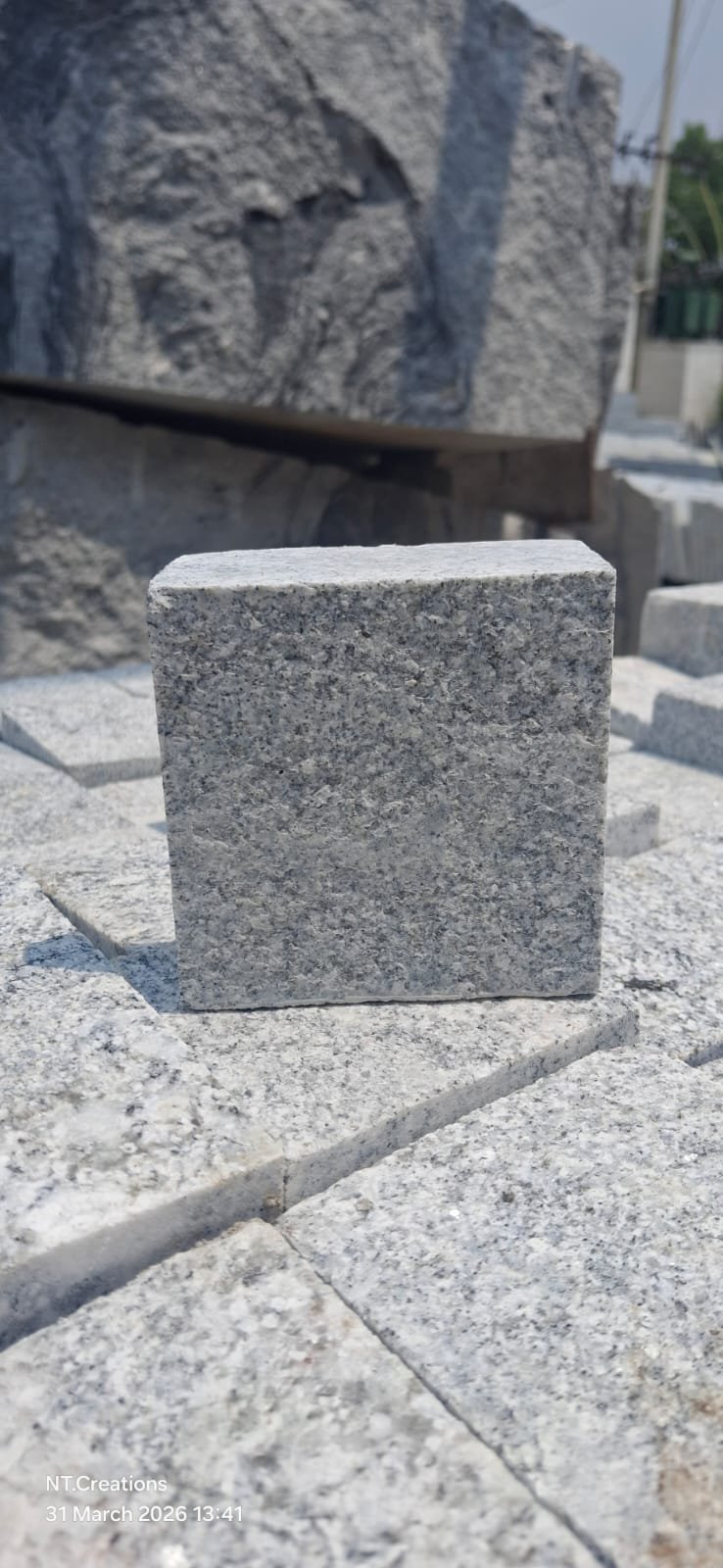 Premium Box Cut Natural Grey Flammed Cobble Stones
